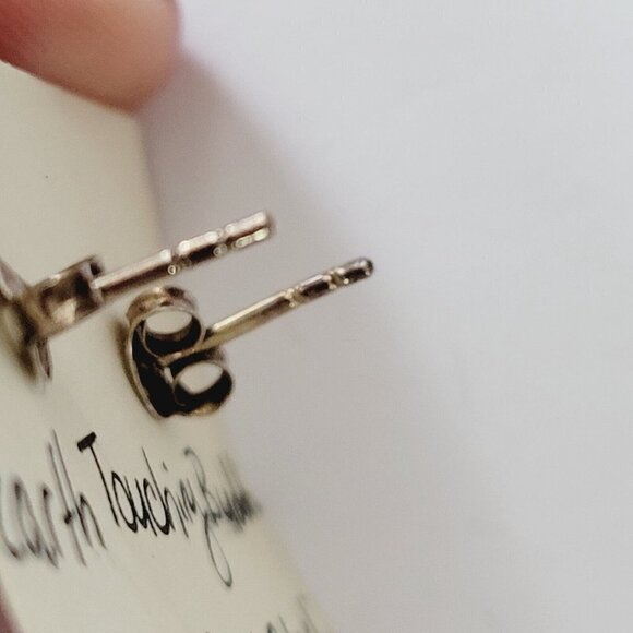 Earth Touching Buddha 925 Sterling Silver Post Earrings Bhumisparsha Mudra .68gr - Picture 4 of 5